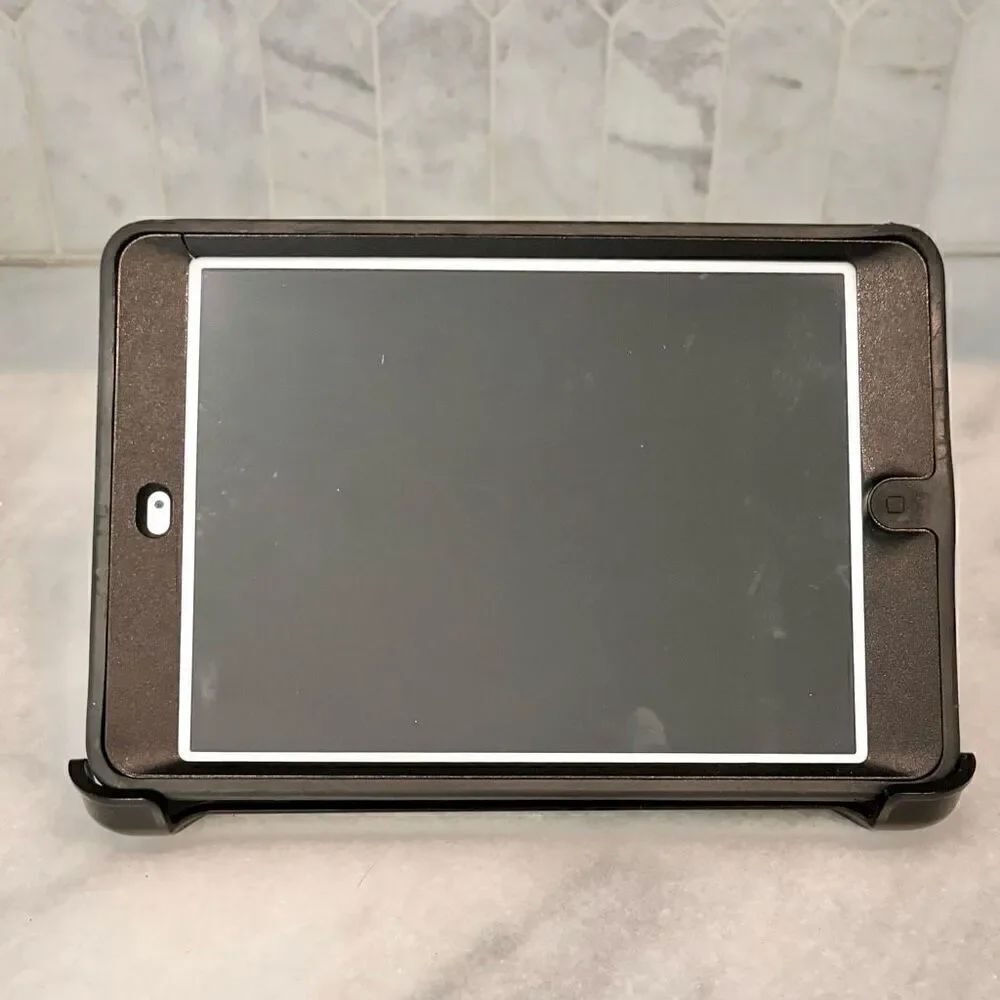 Apple Ipad Mini Silver 2012 First Generation Model - Silver